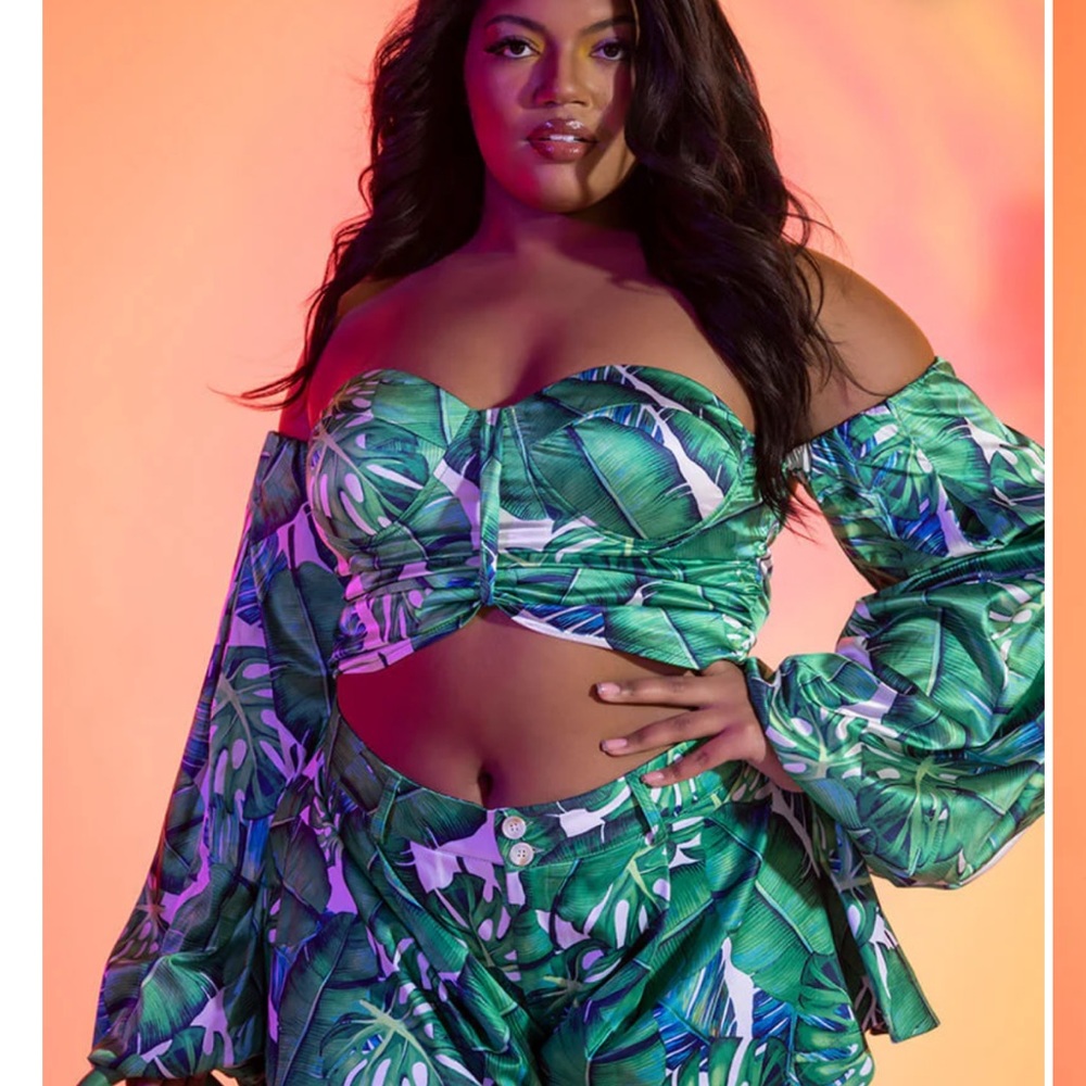 AKIRA Green Tropical Print High Waist Shorts